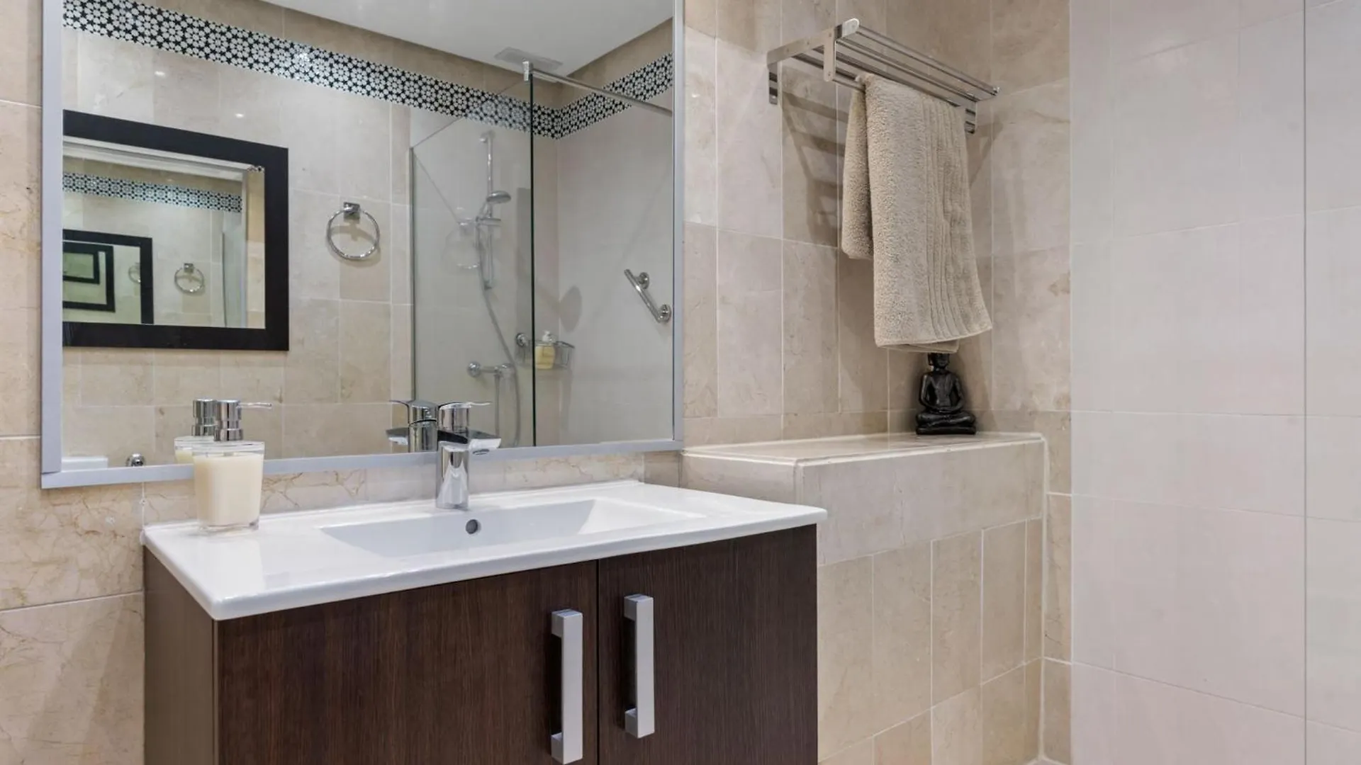 Beachside Puerto Banus Stunning Apartment 212 Marbella