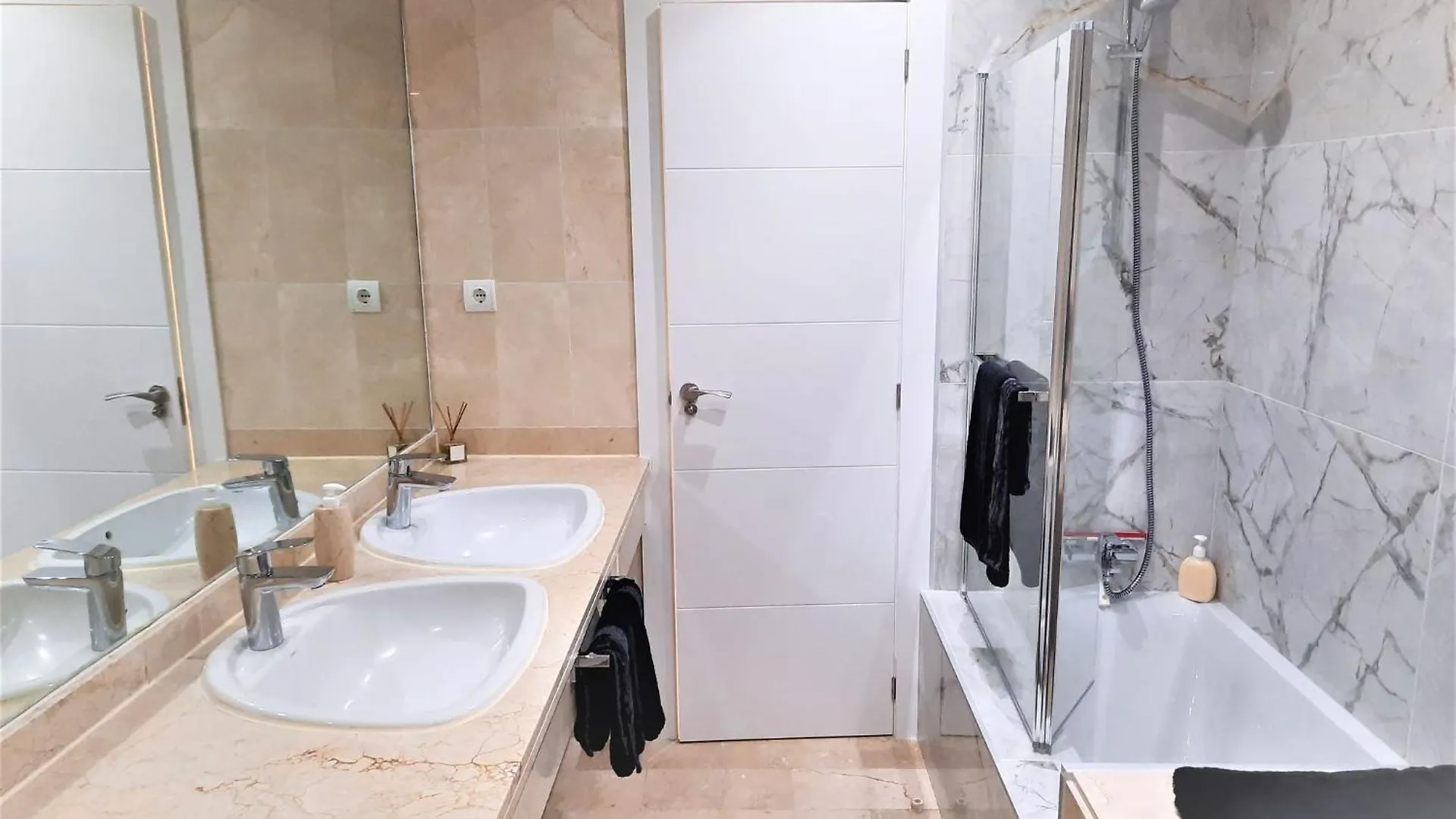 Beachfront Apt Marbella