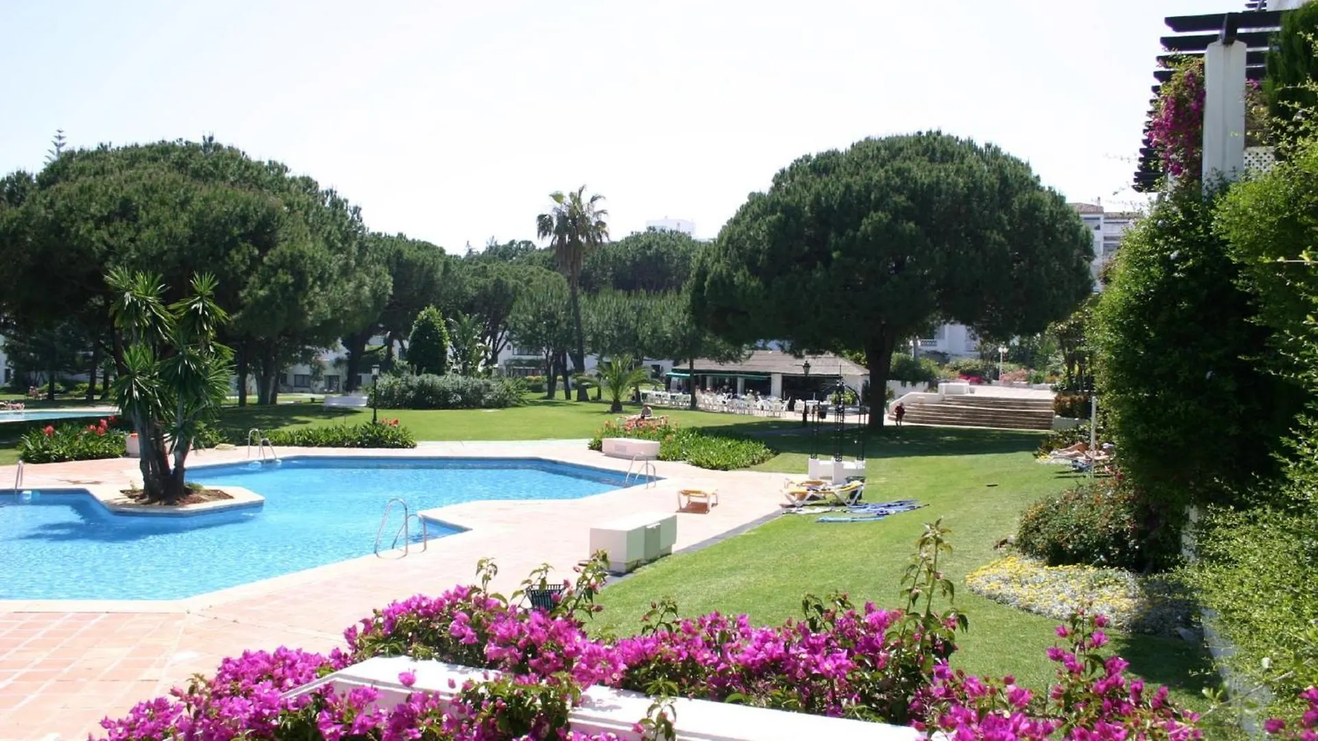 Beachfront Apt Marbella 0*,