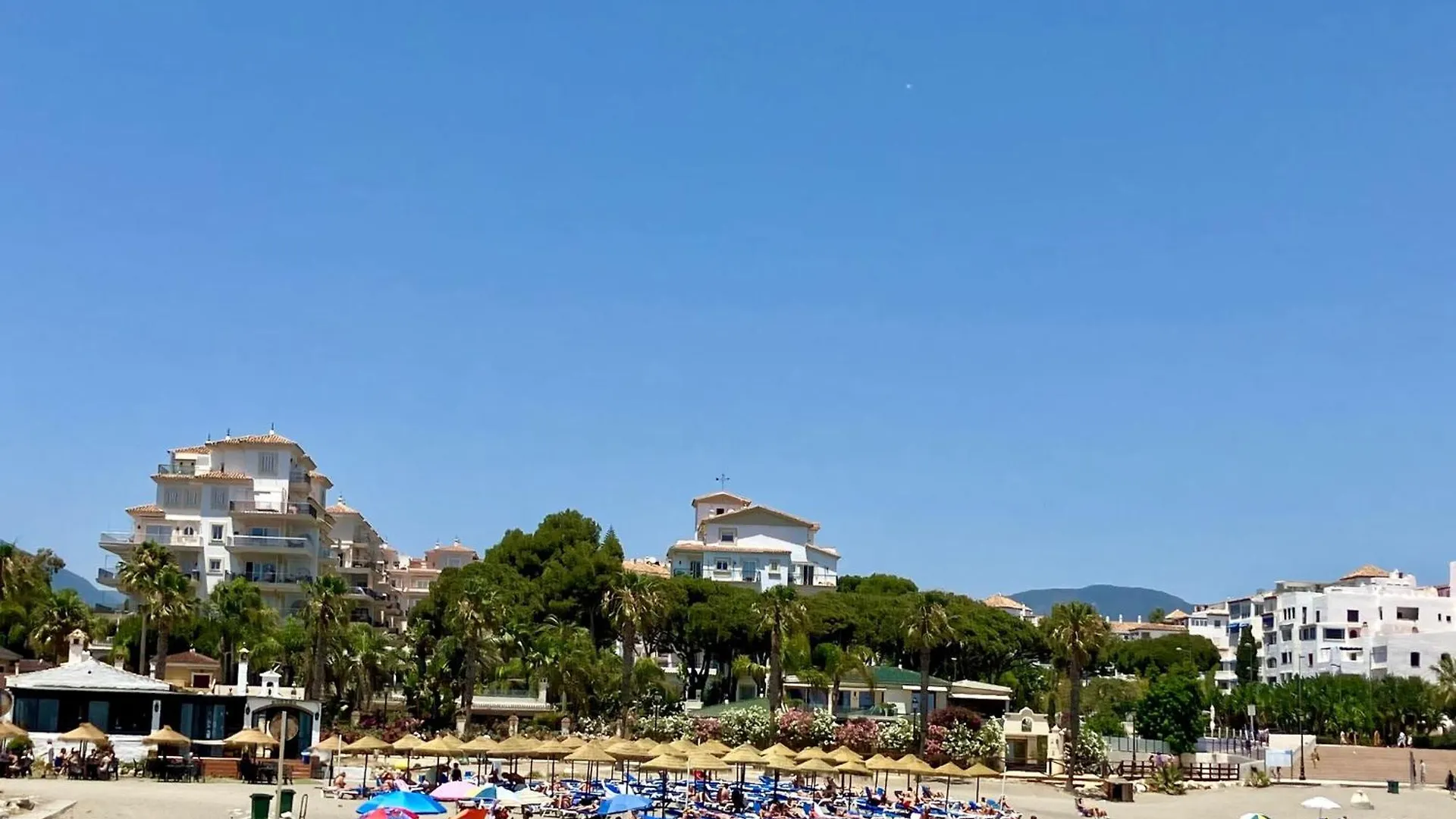 Beachfront Apt Marbella