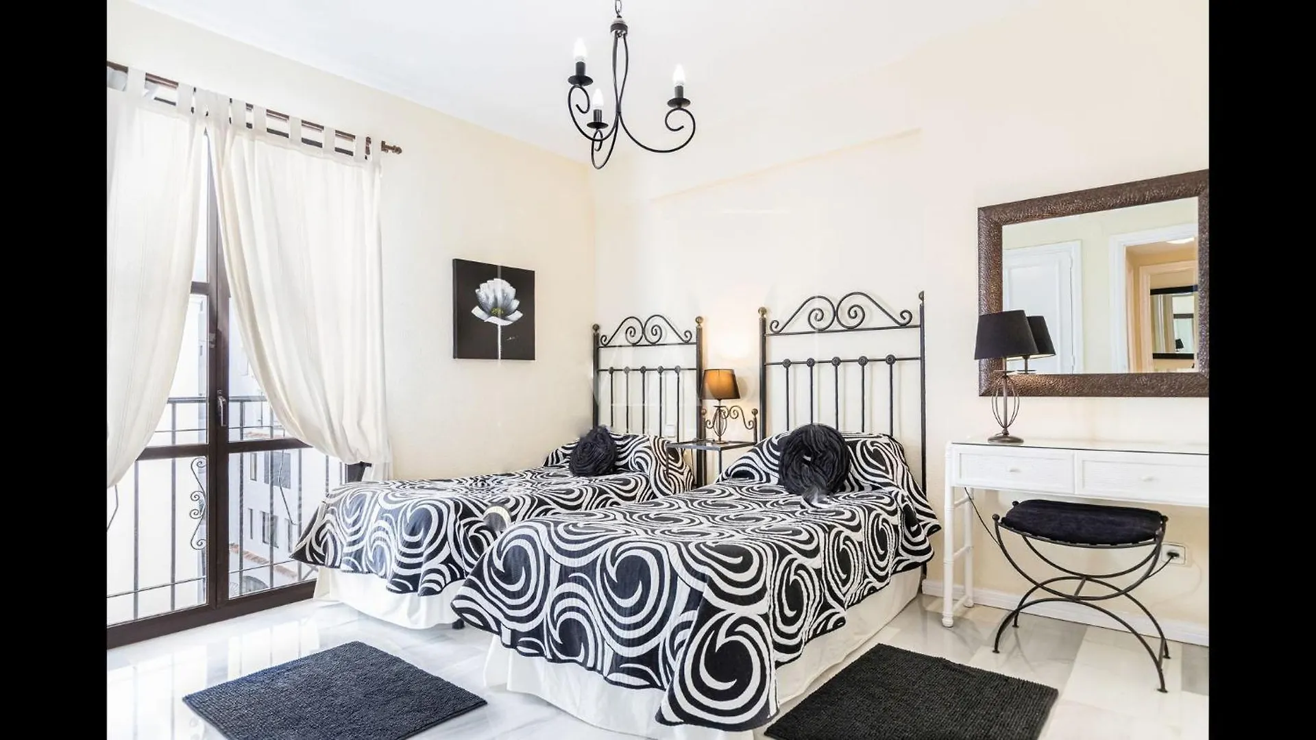 Beachfront Apt Marbella 0*,