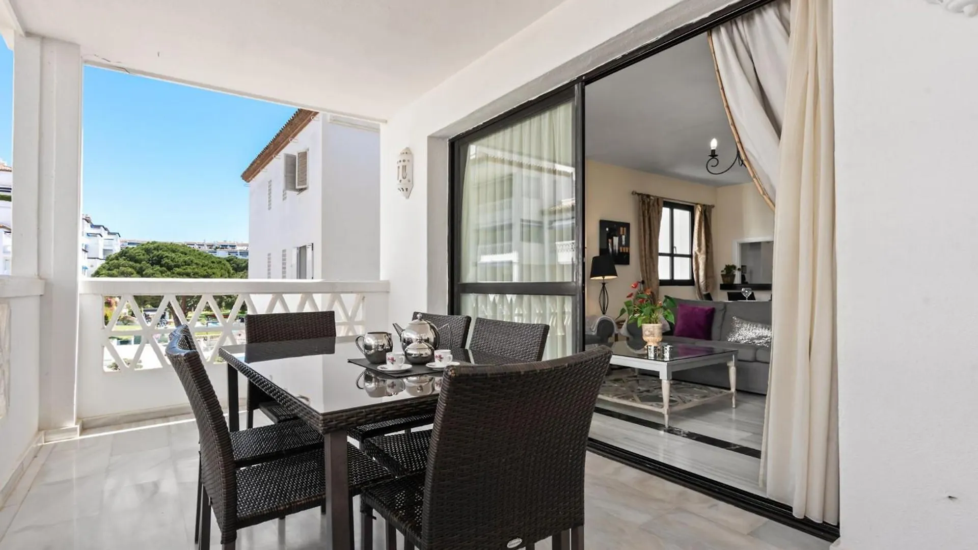 Beachfront Apt Marbella 0*,