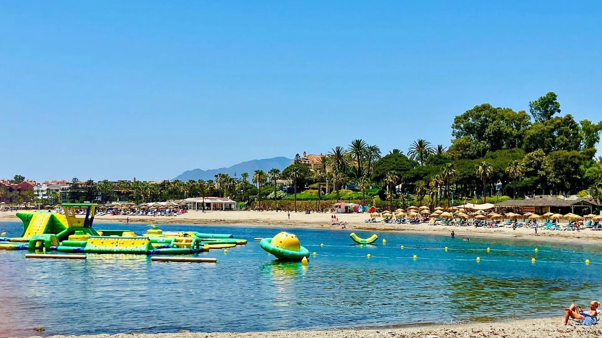 Beachfront Apt Marbella