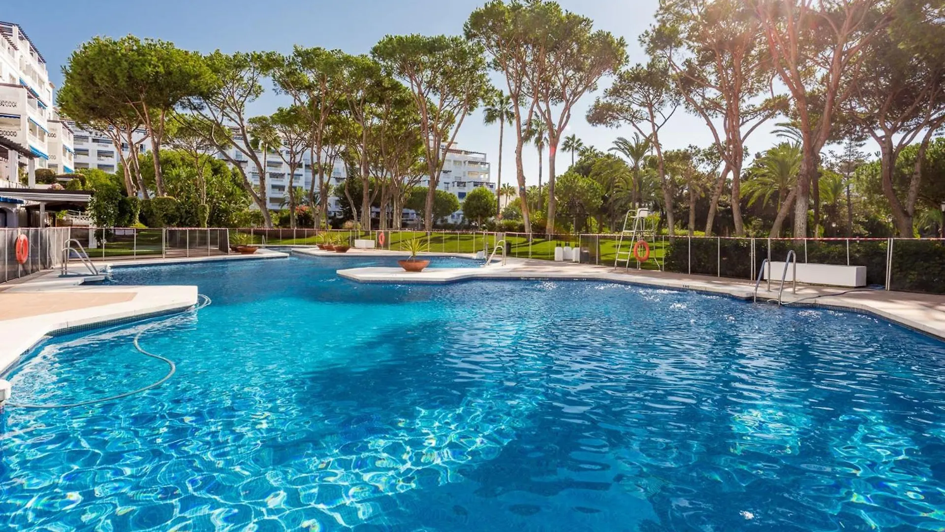 Beachside Puerto Banus Stunning Apartment 212 Испания